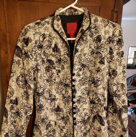 Black and Cream Lace Blazer - Picture 1 of 3